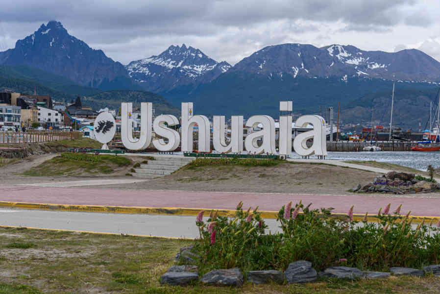 Argentina 113 - Ushuaia - letrero con el nombre Ushuaia.jpg